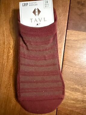Ankle length very light and  breezy. in Burgundy Stripe grip socks